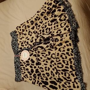 Umgee slip on leopard skirt.